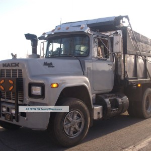 1982 mack r photo