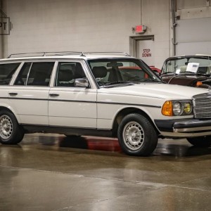 1983 mercedes-benz 300dt photo