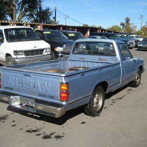 1984 nissan pickup photo