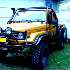 1984 toyota pick-up photo