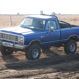 1985 dodge w-series photo