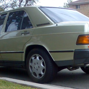 1985 mercedes-benz 190 photo