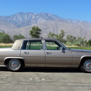 1986 cadillac fleetwood photo