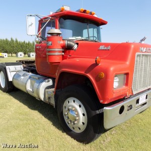 1986 mack rd photo