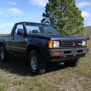 1988 mitsubishi mighty-max photo