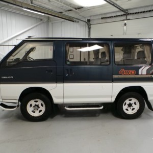 1988 mitsubishi van photo