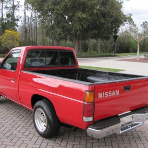 1989 nissan pickup photo