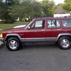 1992 jeep cherokee-laredo photo