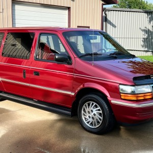 1993 dodge caravan-se photo