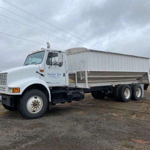1993 international f-8100 photo