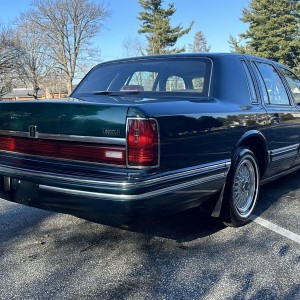 1993 lincoln town-car-executive photo