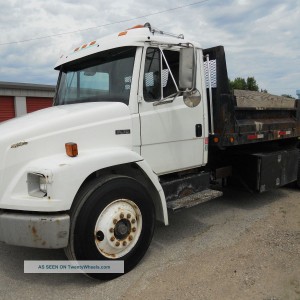1995 freightliner fl70 photo
