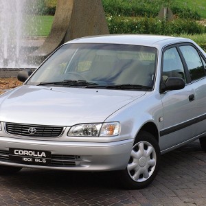 1995 toyota corolla photo
