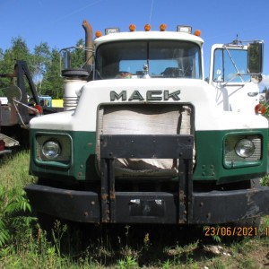 1996 mack rb photo