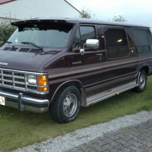 1998 dodge ram-wagon photo