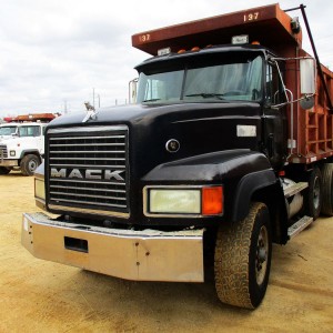 1998 mack cl photo