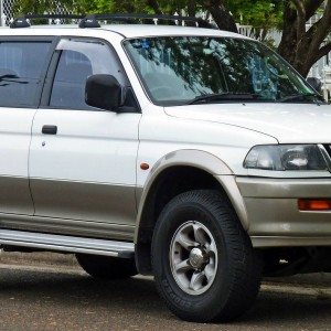 1998 mitsubishi montero-sport-xls photo