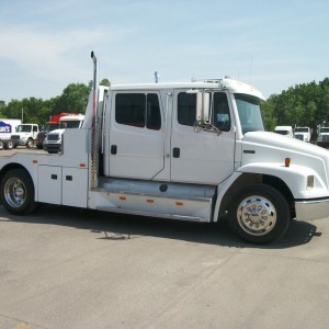 1999 freightliner fl70 photo
