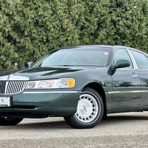 1999 lincoln town-car-executive photo