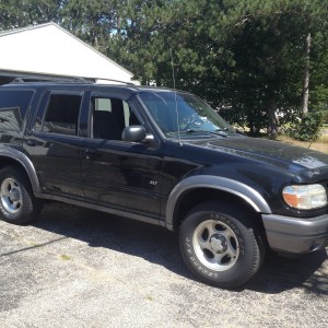 2000 ford explorer photo