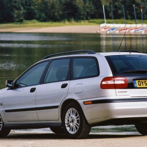 2000 volvo v40 photo