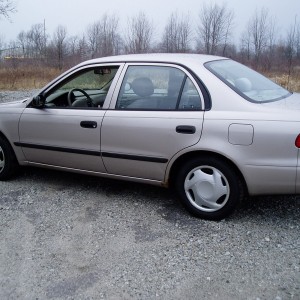 2002 chevrolet geo-prizm photo