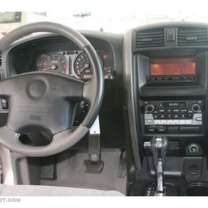 2002 isuzu axiom photo