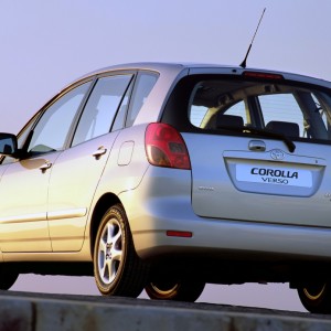 2002 toyota corolla photo