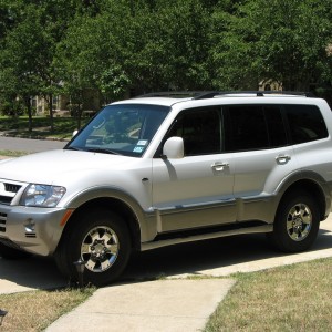 2003 mitsubishi montero photo