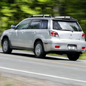 2003 mitsubishi outlander photo
