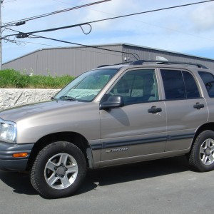 2004 chevrolet tracker photo