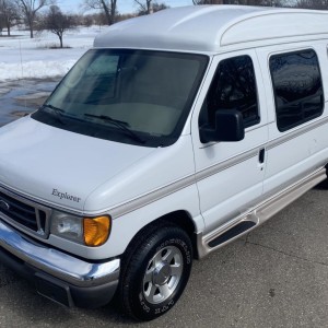 2004 ford econoline-e150 photo