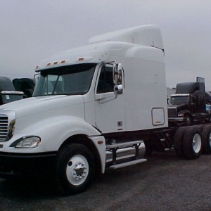 2004 freightliner columbia photo