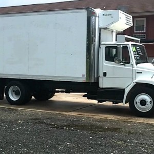 2004 freightliner fl70 photo