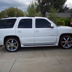 2004 gmc yukon-denali photo