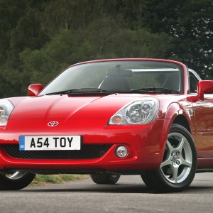 2004 toyota mr2 photo