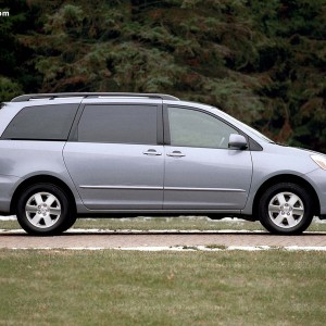 2004 toyota sienna photo