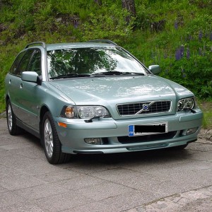 2004 volvo v40 photo