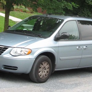 2005 chrysler town-and-country photo