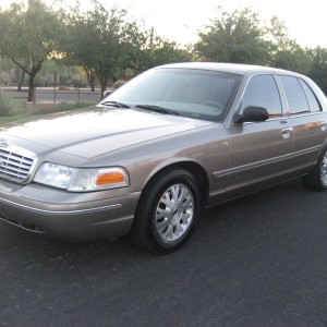 2005 ford crown-victoria photo