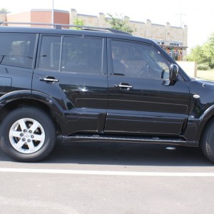 2005 mitsubishi montero photo