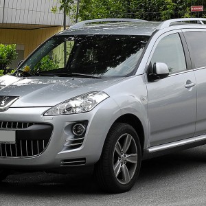 2005 mitsubishi outlander photo