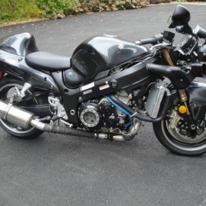 2005 suzuki gsx1300r photo