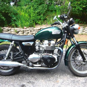 2005 triumph bonneville photo