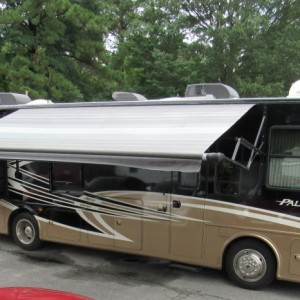 2007 freightliner xc-s-straight-rail-rear-engine-motor-home-chassis photo