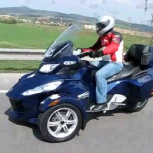 2010 can-am spyder photo