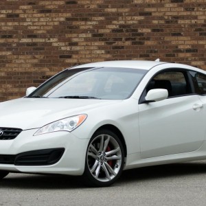 2010 hyundai genesis photo