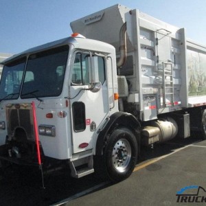 2010 peterbilt 320 photo