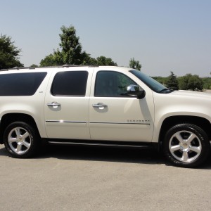 2011 chevrolet suburban photo