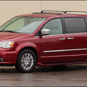 2011 chrysler town-country-limited photo
